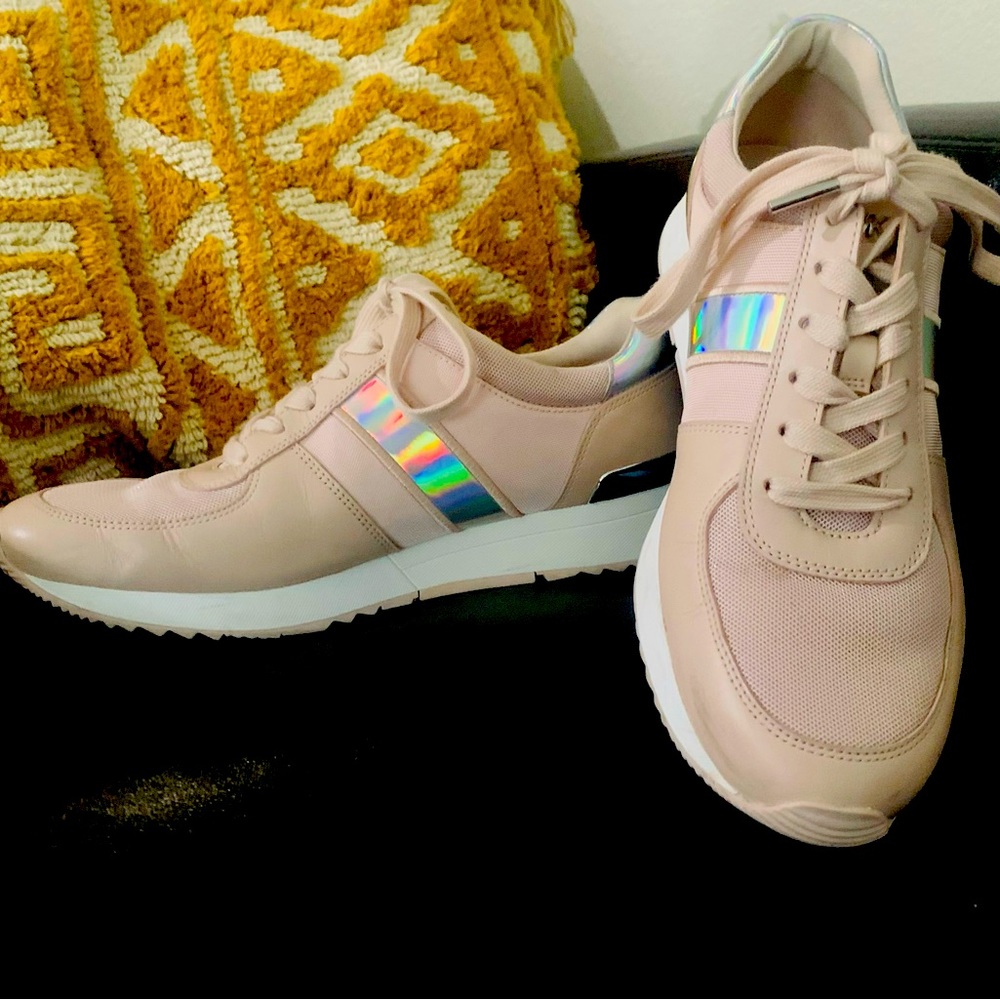 Woman’s size 10M